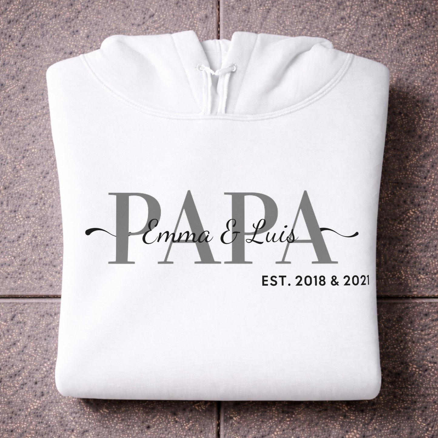 PAPA SCHRIFTZUG MIT KINDERNAMEN HOODIE